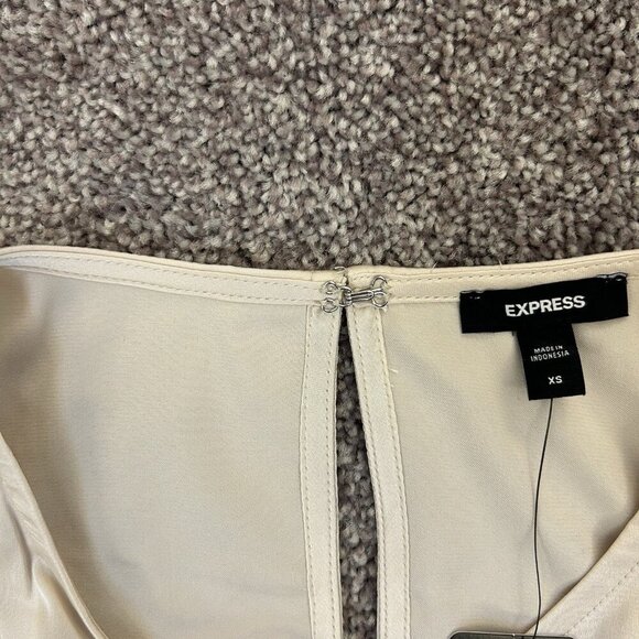 Express Womens Satin Long Sleeve Pleated Gramercy Tee Sandshell Size XS NWT $54 - Picture 11 of 16